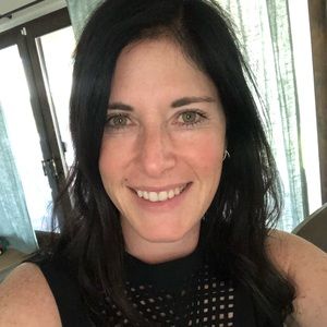 Meet your Posher, Adena